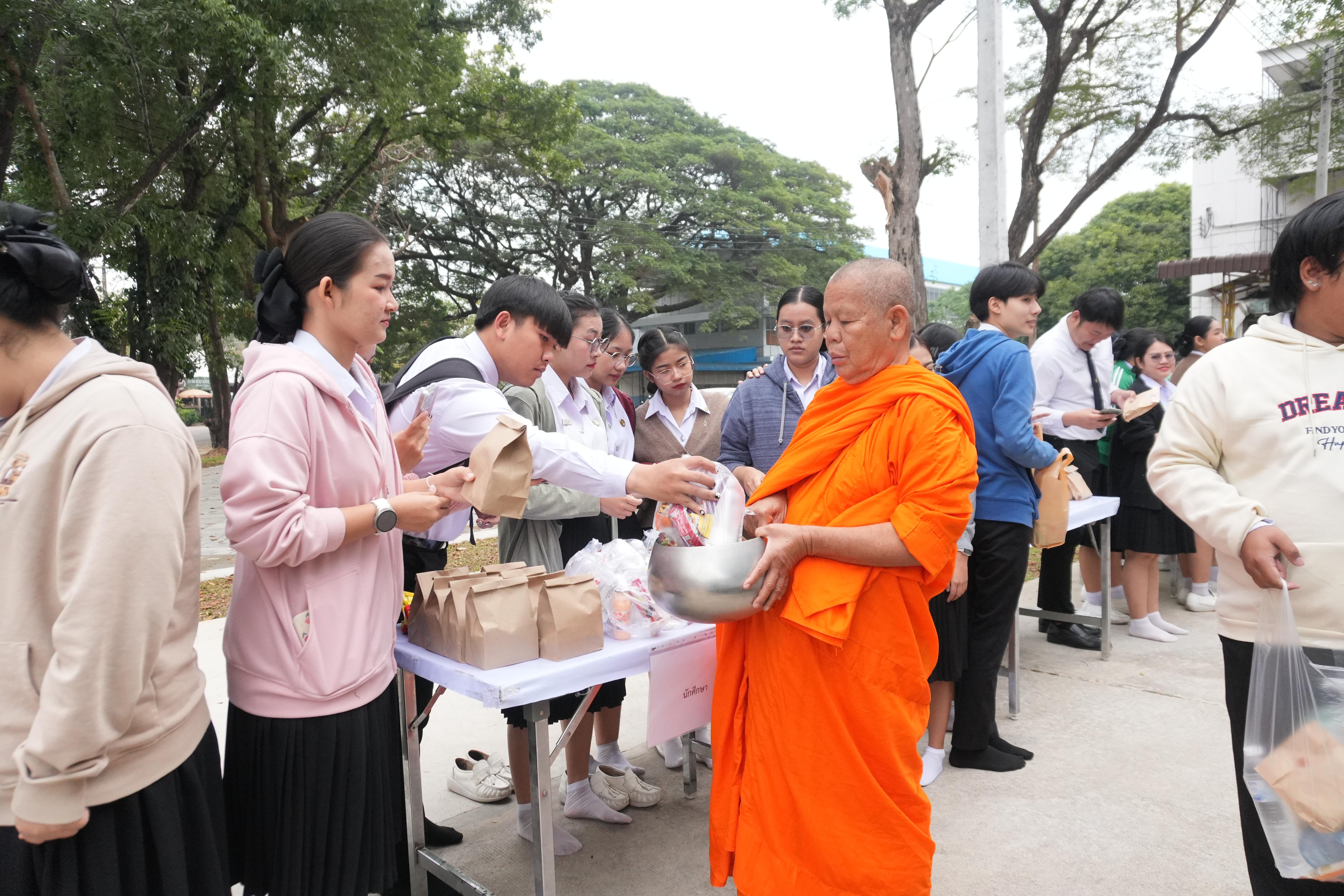 37. ทำบุญวันขึ้นปีใหม่และวันครบรอบก่อตั้งคณะพยาบาลศาสตร์