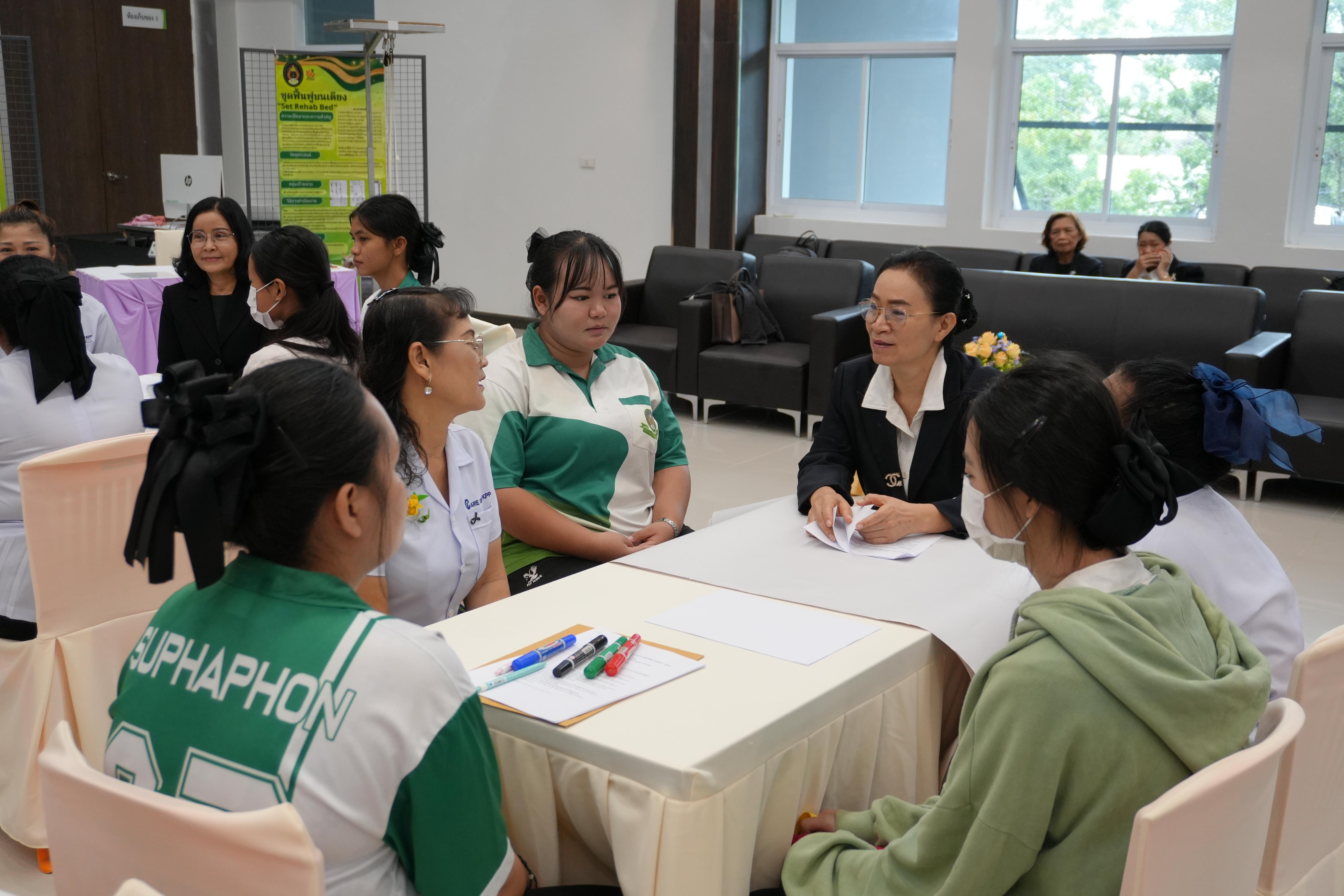 15. กิจกรรม เวทีแลกเปลี่ยนเรียนรู้ผู้สำเร็จการอบรมหลักสูตรประกาศนียบัตรผู้ดูแลผู้สูงอายุที่อยู่ในภาวะพึ่งพิง ประจำปี 2568