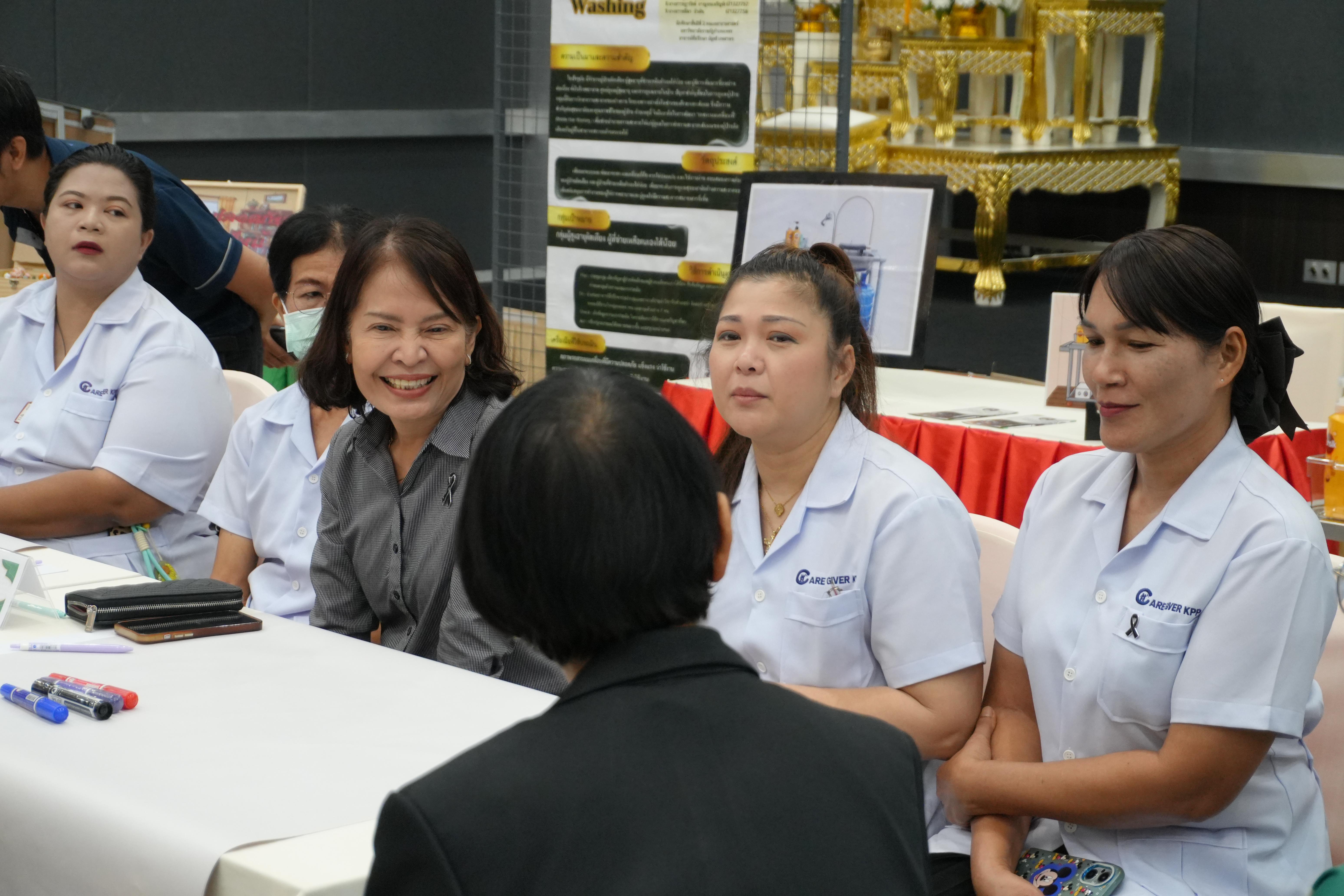 22. กิจกรรม เวทีแลกเปลี่ยนเรียนรู้ผู้สำเร็จการอบรมหลักสูตรประกาศนียบัตรผู้ดูแลผู้สูงอายุที่อยู่ในภาวะพึ่งพิง ประจำปี 2568