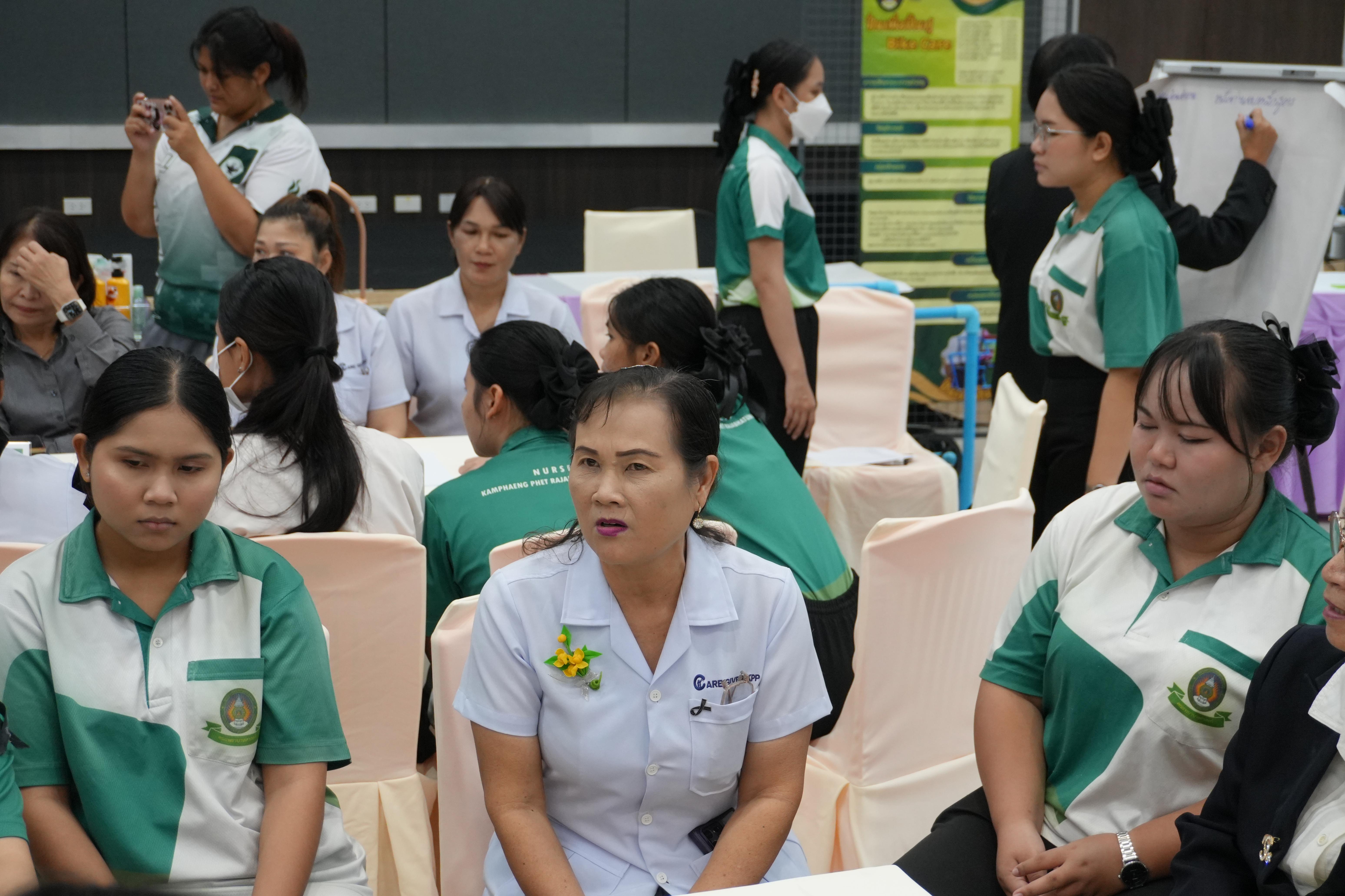 25. กิจกรรม เวทีแลกเปลี่ยนเรียนรู้ผู้สำเร็จการอบรมหลักสูตรประกาศนียบัตรผู้ดูแลผู้สูงอายุที่อยู่ในภาวะพึ่งพิง ประจำปี 2568