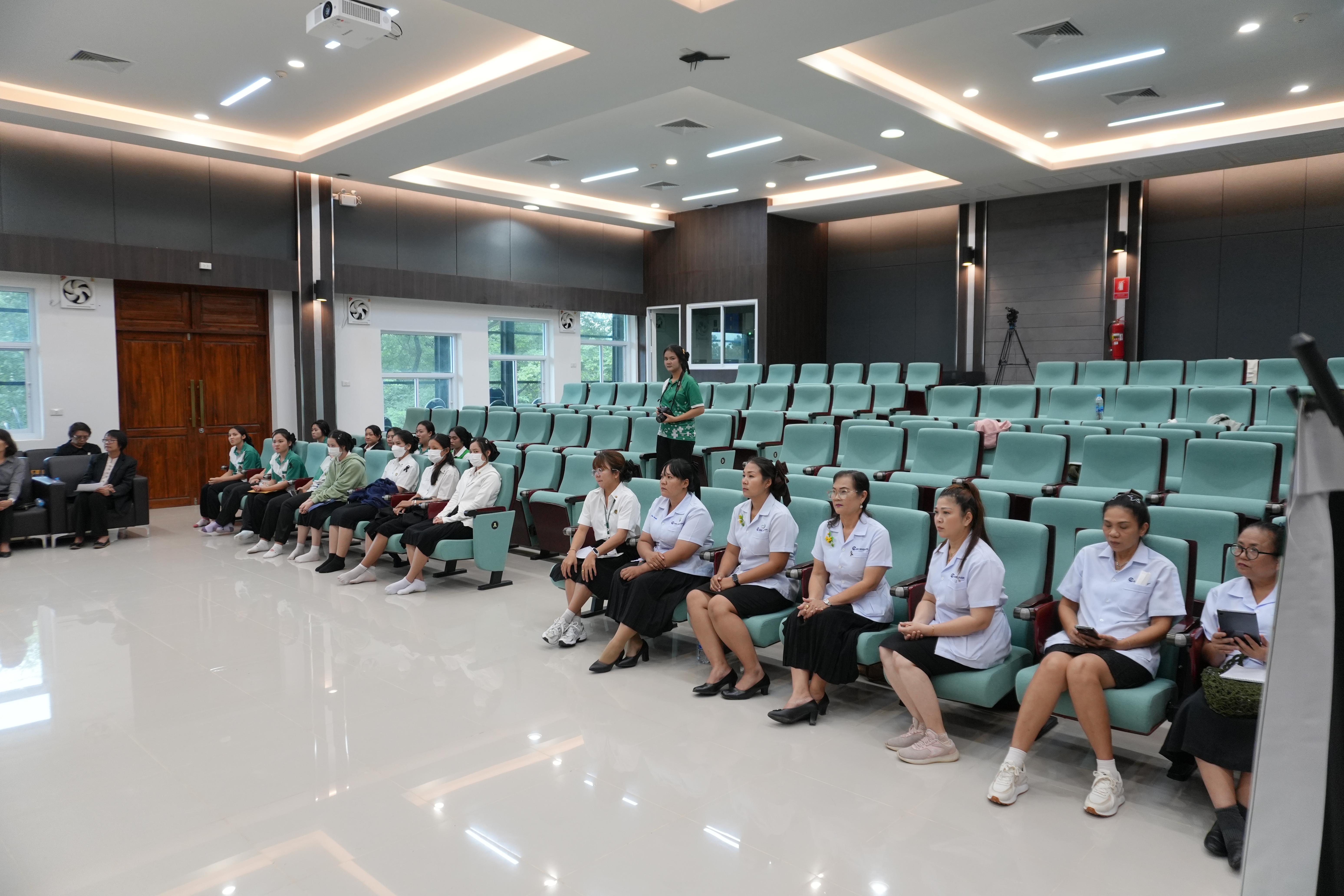 28. กิจกรรม เวทีแลกเปลี่ยนเรียนรู้ผู้สำเร็จการอบรมหลักสูตรประกาศนียบัตรผู้ดูแลผู้สูงอายุที่อยู่ในภาวะพึ่งพิง ประจำปี 2568