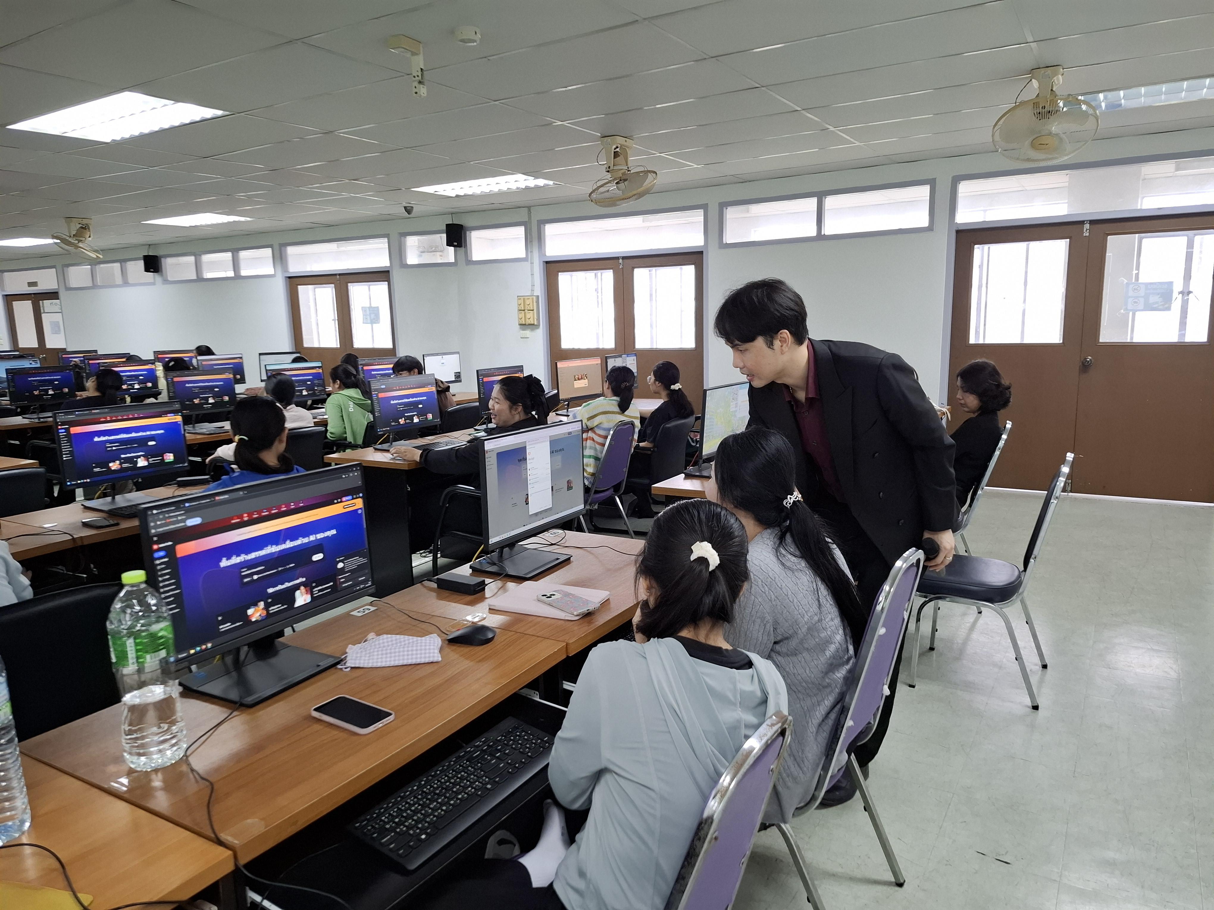 12. โครงการอบรมเชิงปฏิบัติการ “การพัฒนาความฉลาดรอบรู้ด้านปัญญาประดิษฐ์ (AI) สำหรับนักศึกษาพยาบาล