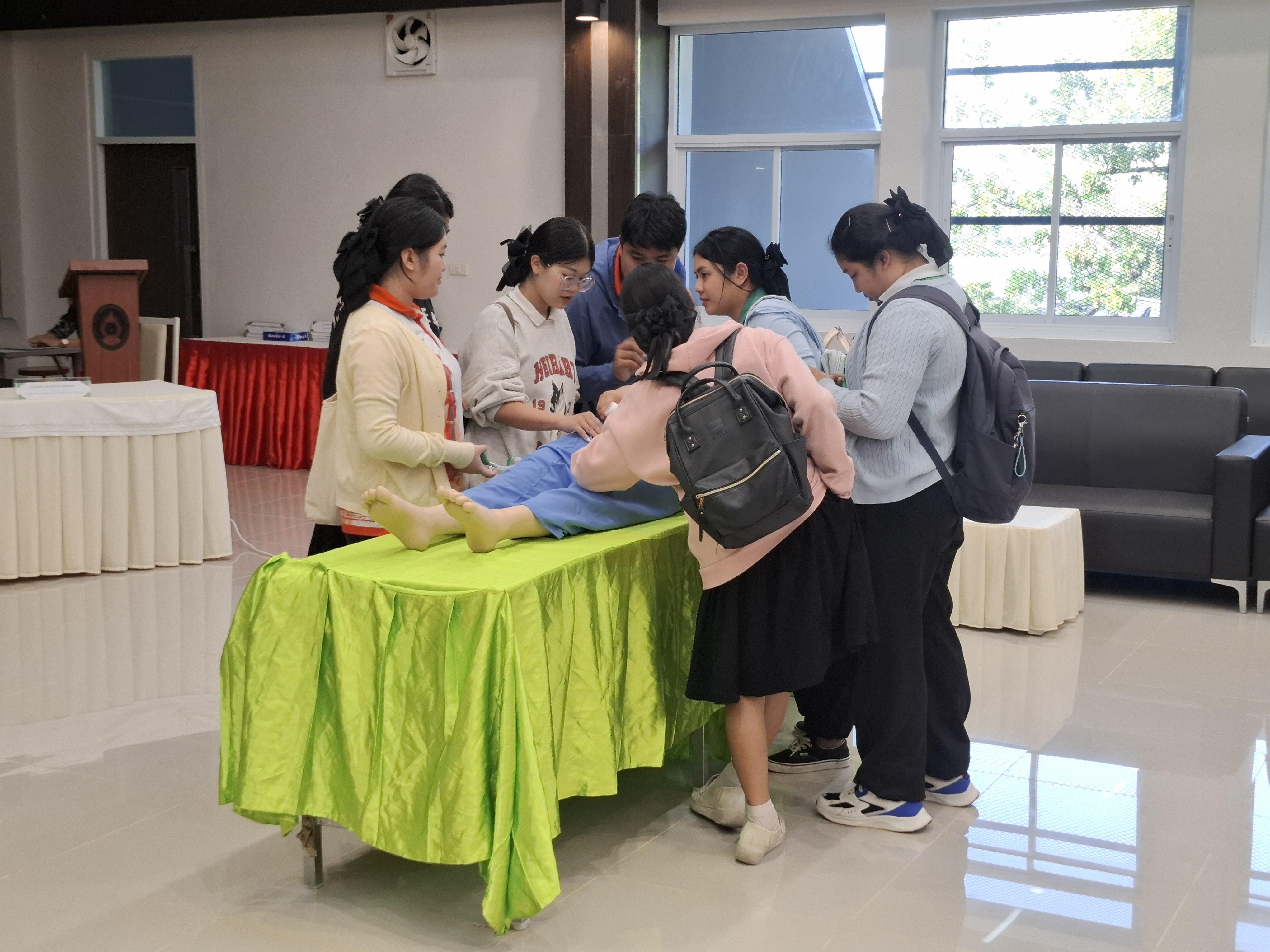 13. โครงการ “การพัฒนาศักยภาพด้านการสอนสำหรับพยาบาลพี่เลี้ยง