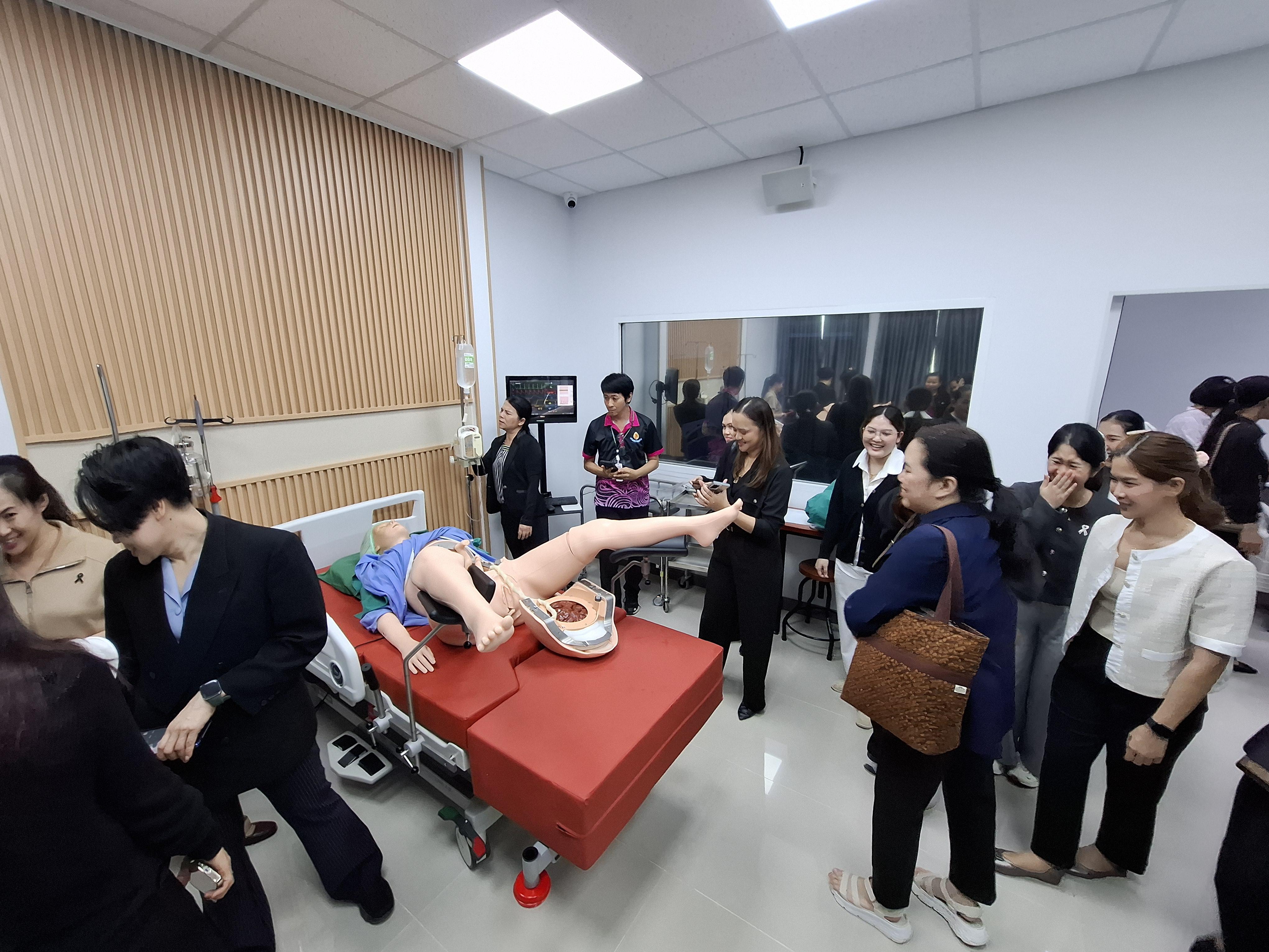 23. โครงการ “การพัฒนาศักยภาพด้านการสอนสำหรับพยาบาลพี่เลี้ยง