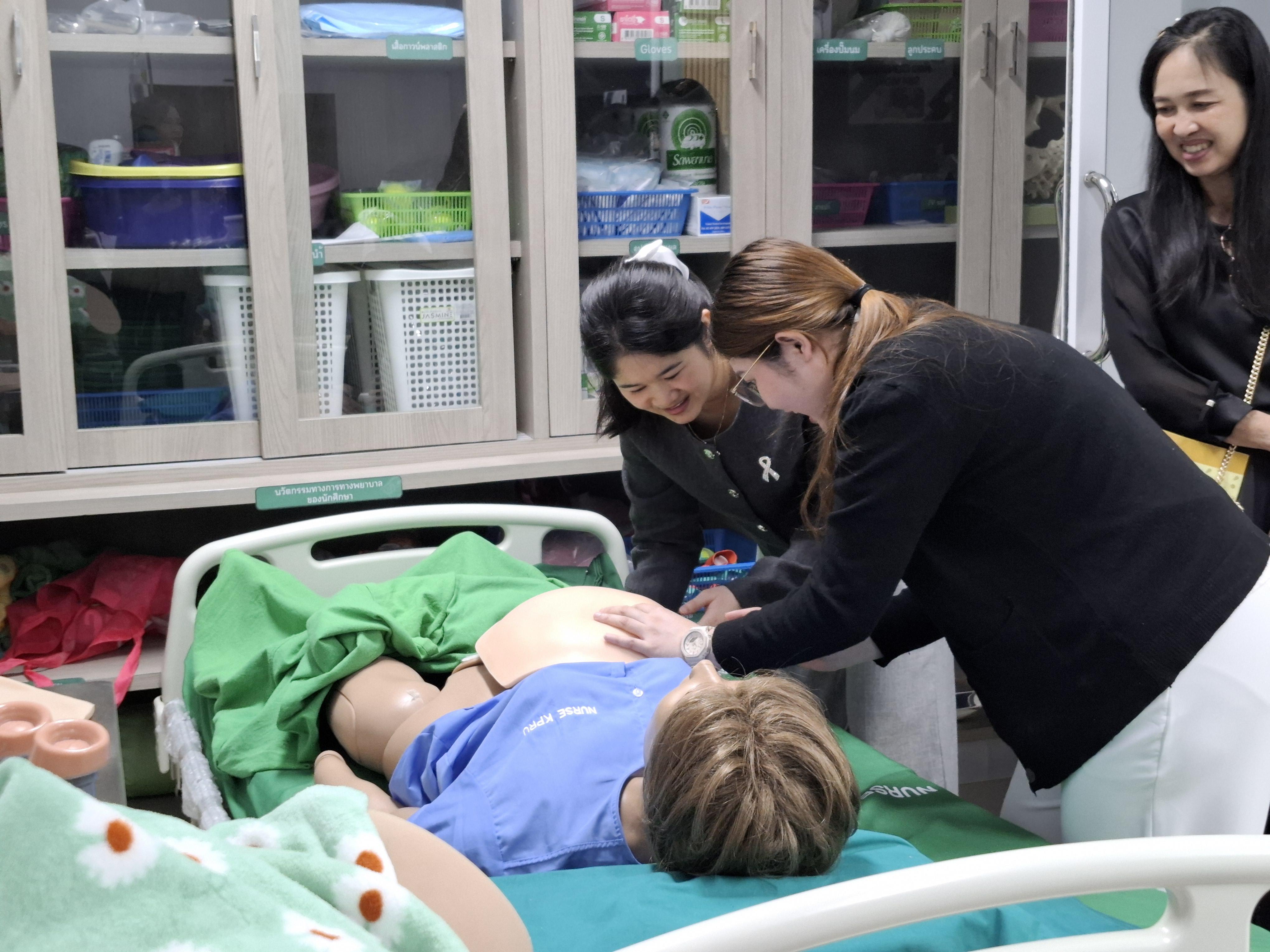 25. โครงการ “การพัฒนาศักยภาพด้านการสอนสำหรับพยาบาลพี่เลี้ยง