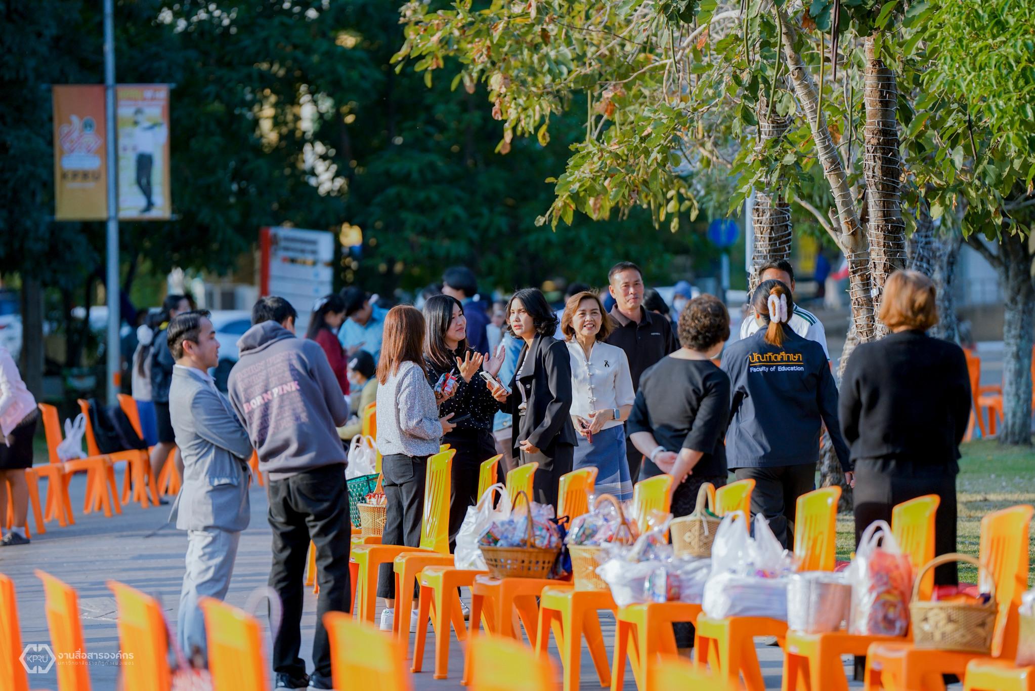 5. ตักบาตรข้าวสารอาหารแห้ง ทำบุญปีใหม่ 2569