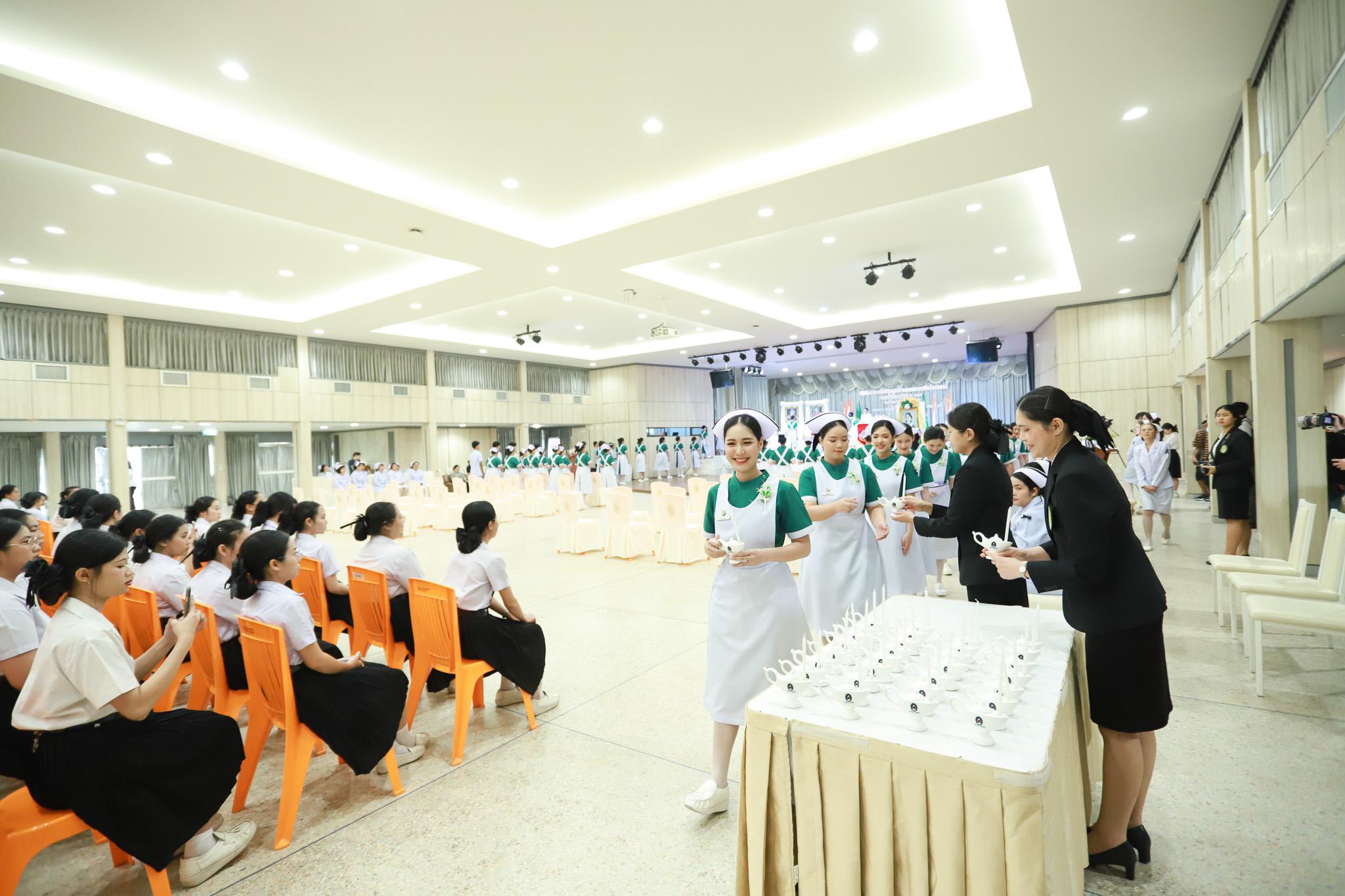 3. พิธีมอบหมวก เข็มชั้นปี และตะเกียงไนติงเกล ประจำปีการศึกษา 2568