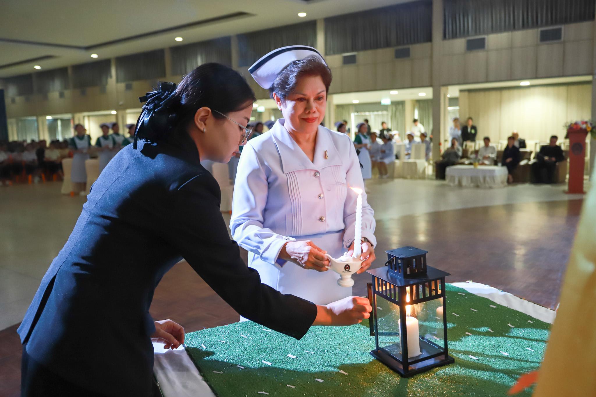 8. พิธีมอบหมวก เข็มชั้นปี และตะเกียงไนติงเกล  ประจำปีการศึกษา 2568