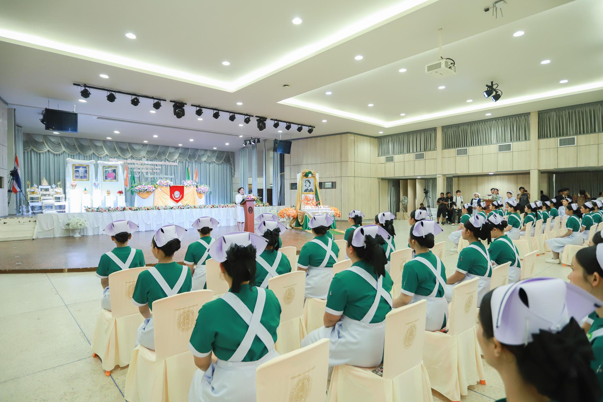 10. พิธีมอบหมวก เข็มชั้นปี และตะเกียงไนติงเกล  ประจำปีการศึกษา 2568