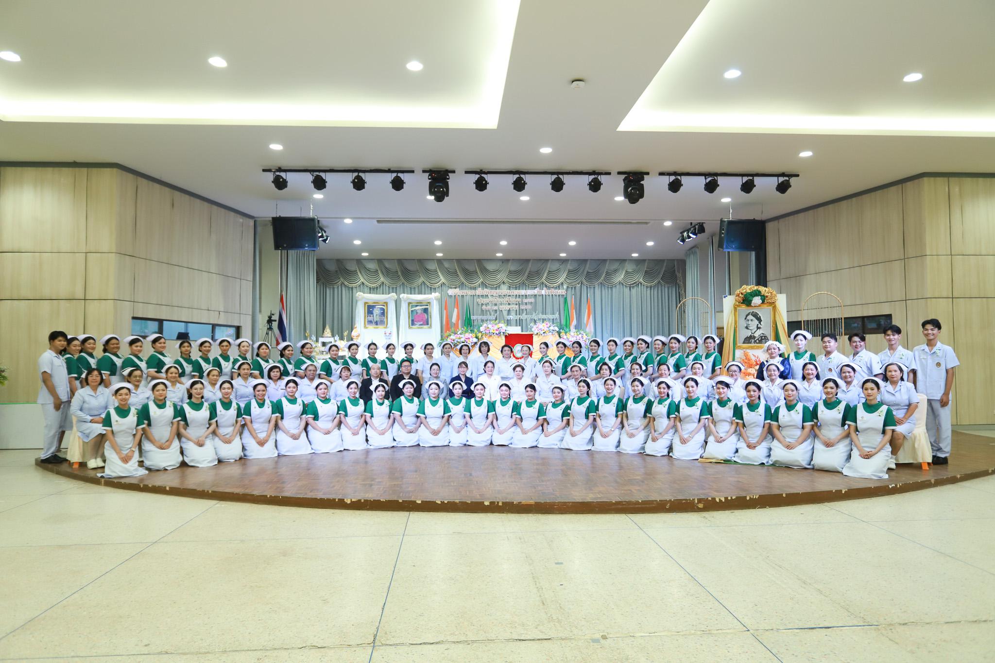 11. พิธีมอบหมวก เข็มชั้นปี และตะเกียงไนติงเกล  ประจำปีการศึกษา 2568