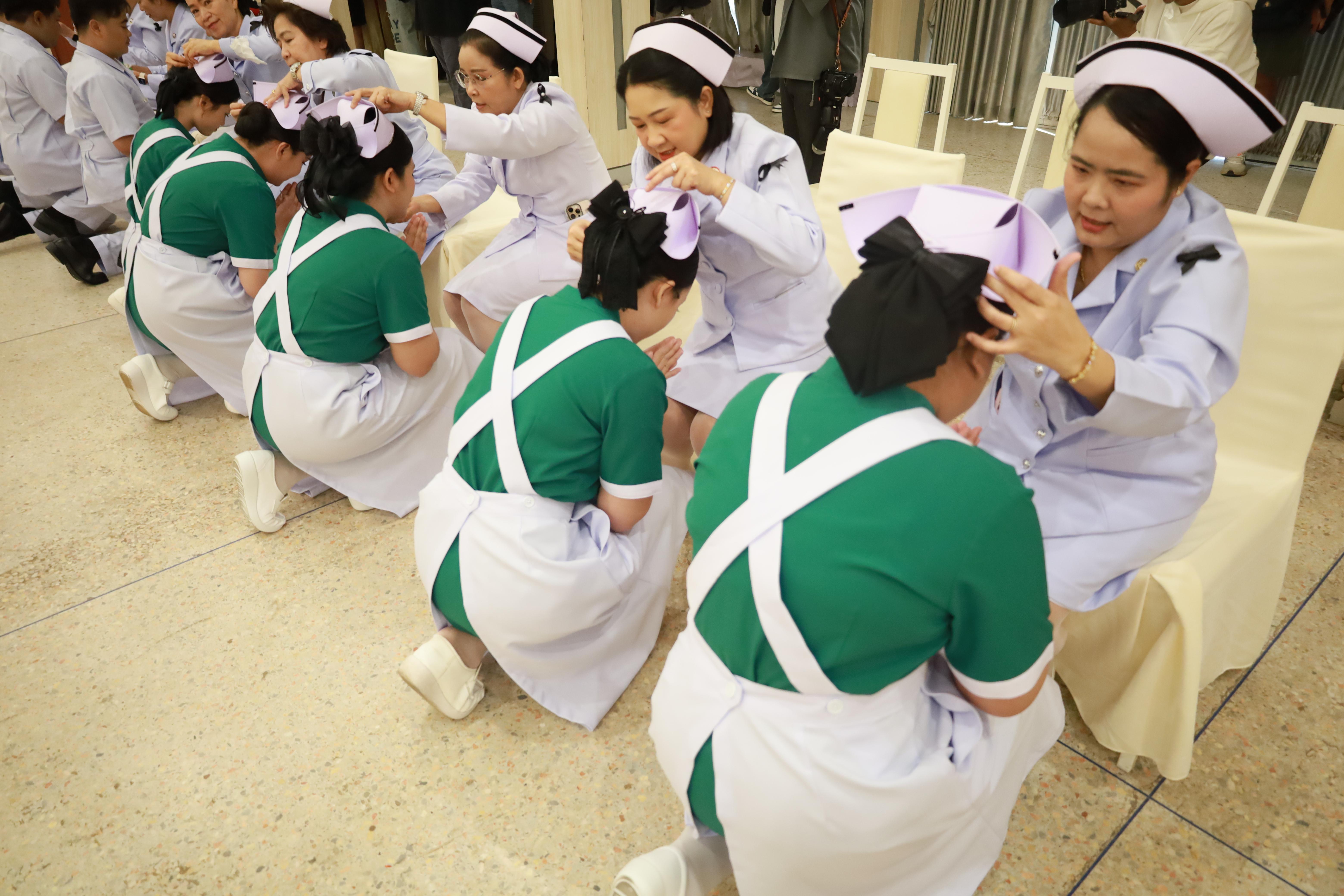 13. พิธีมอบหมวก เข็มชั้นปี และตะเกียงไนติงเกล  ประจำปีการศึกษา 2568