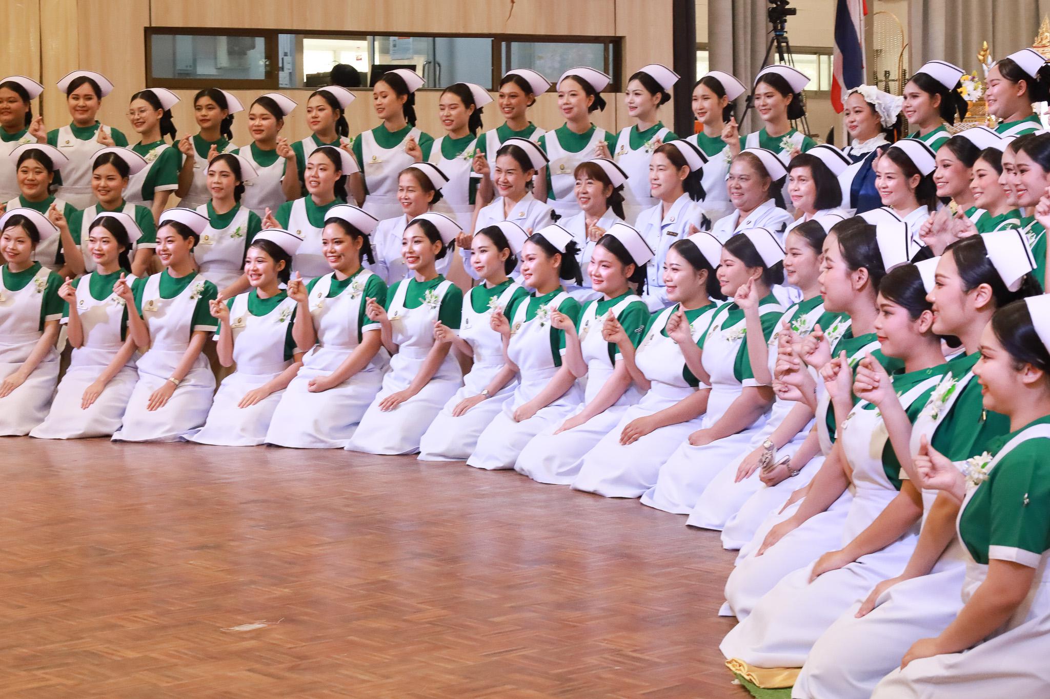 15. พิธีมอบหมวก เข็มชั้นปี และตะเกียงไนติงเกล  ประจำปีการศึกษา 2568