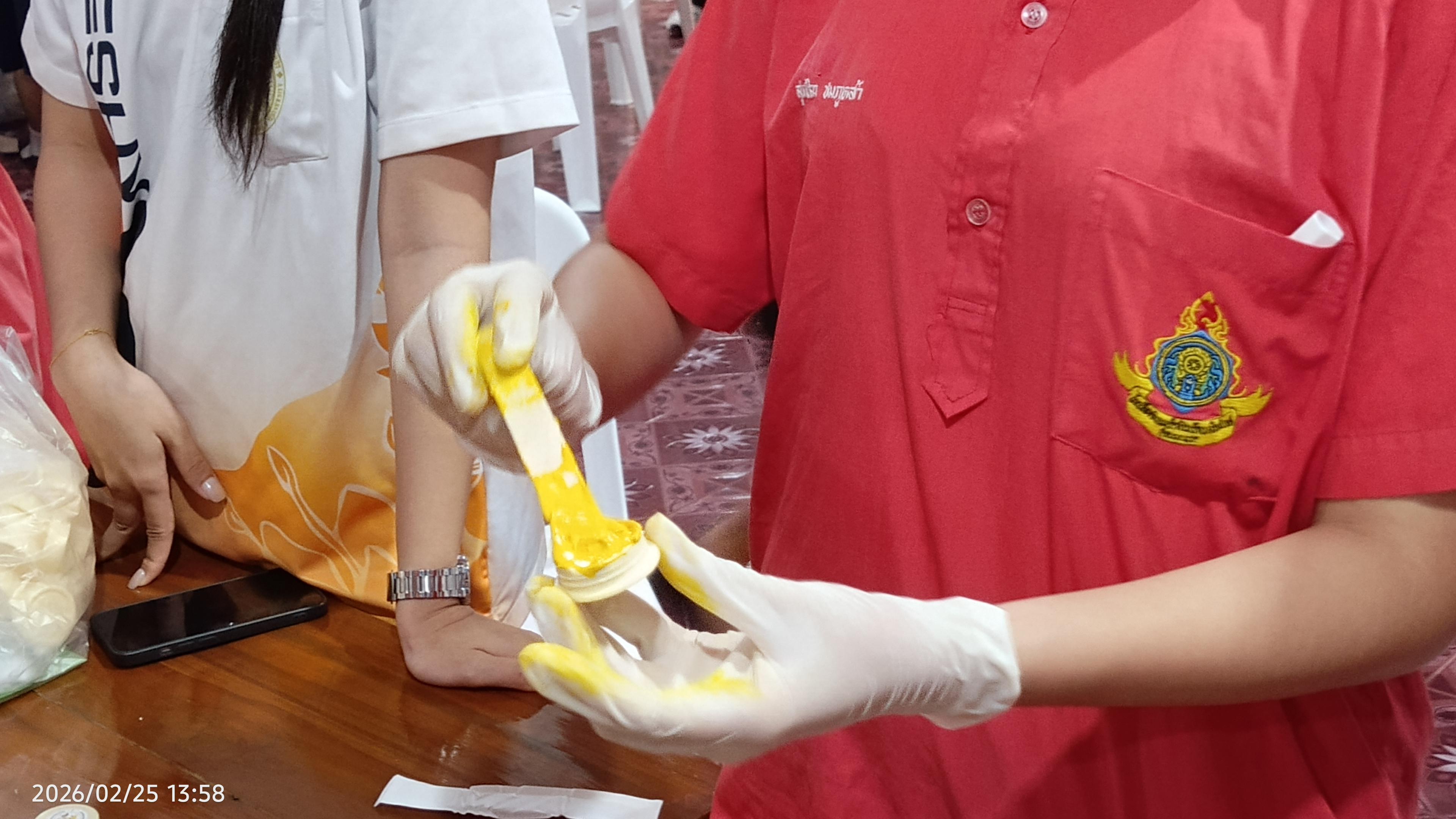 11. นวัตกรรมสุขภาพที่ใช้ในชุมชน ครีมทาแก้คันจากว่านม่วง จัดขึ้นที่ โรงเรียนเฉลิมพระเกียรติสมเด็จพระศรีนครินทร์ กำแพงเพชร