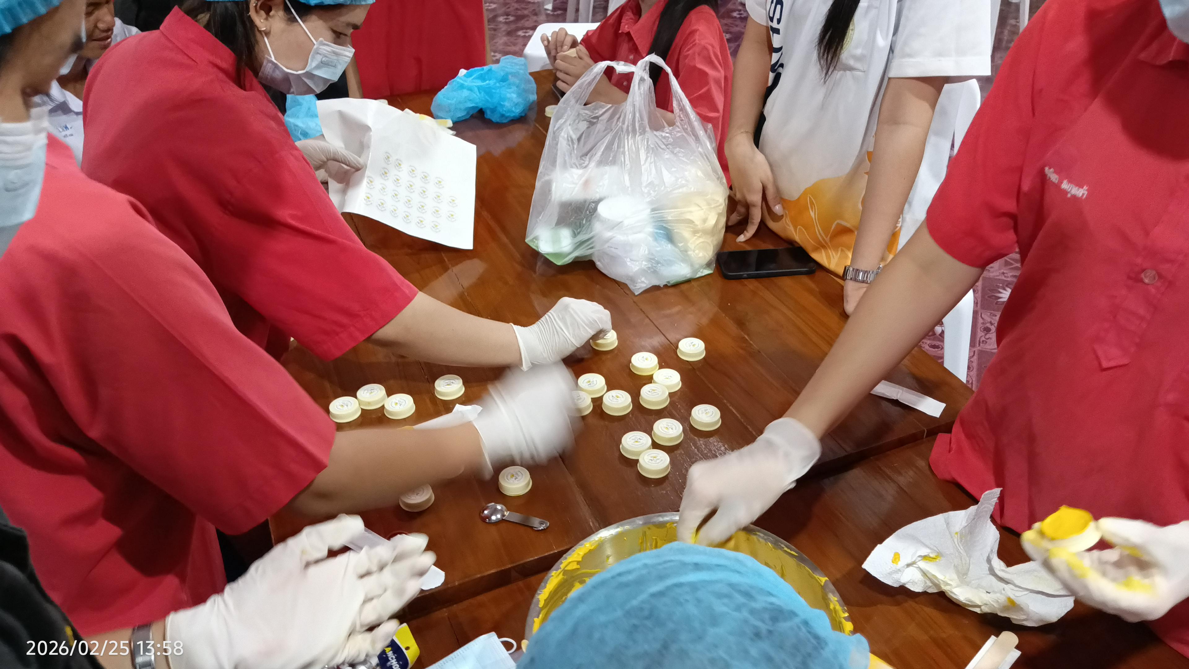 12. นวัตกรรมสุขภาพที่ใช้ในชุมชน ครีมทาแก้คันจากว่านม่วง จัดขึ้นที่ โรงเรียนเฉลิมพระเกียรติสมเด็จพระศรีนครินทร์ กำแพงเพชร