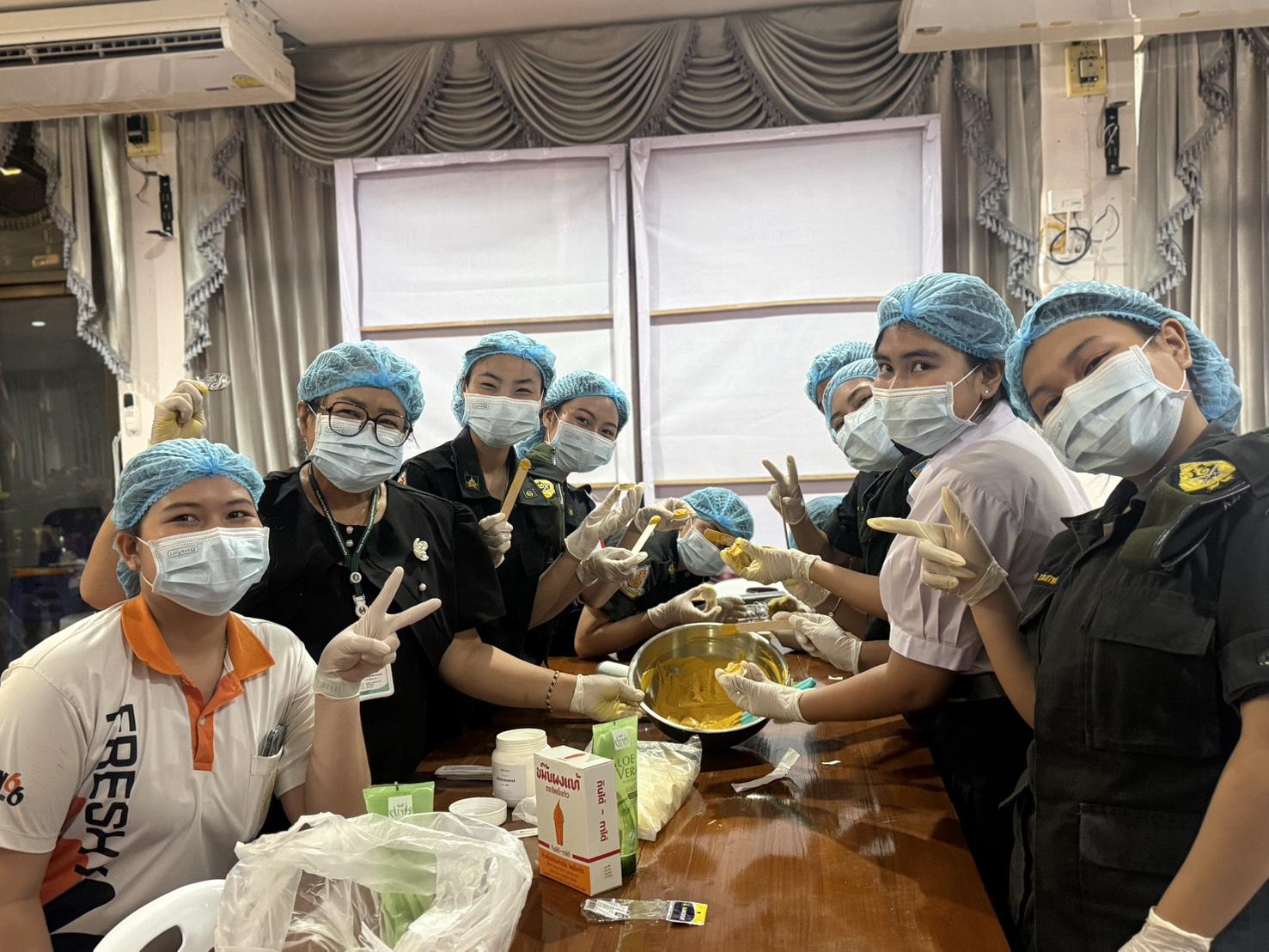 14. นวัตกรรมสุขภาพที่ใช้ในชุมชน ครีมทาแก้คันจากว่านม่วง จัดขึ้นที่ โรงเรียนเฉลิมพระเกียรติสมเด็จพระศรีนครินทร์ กำแพงเพชร