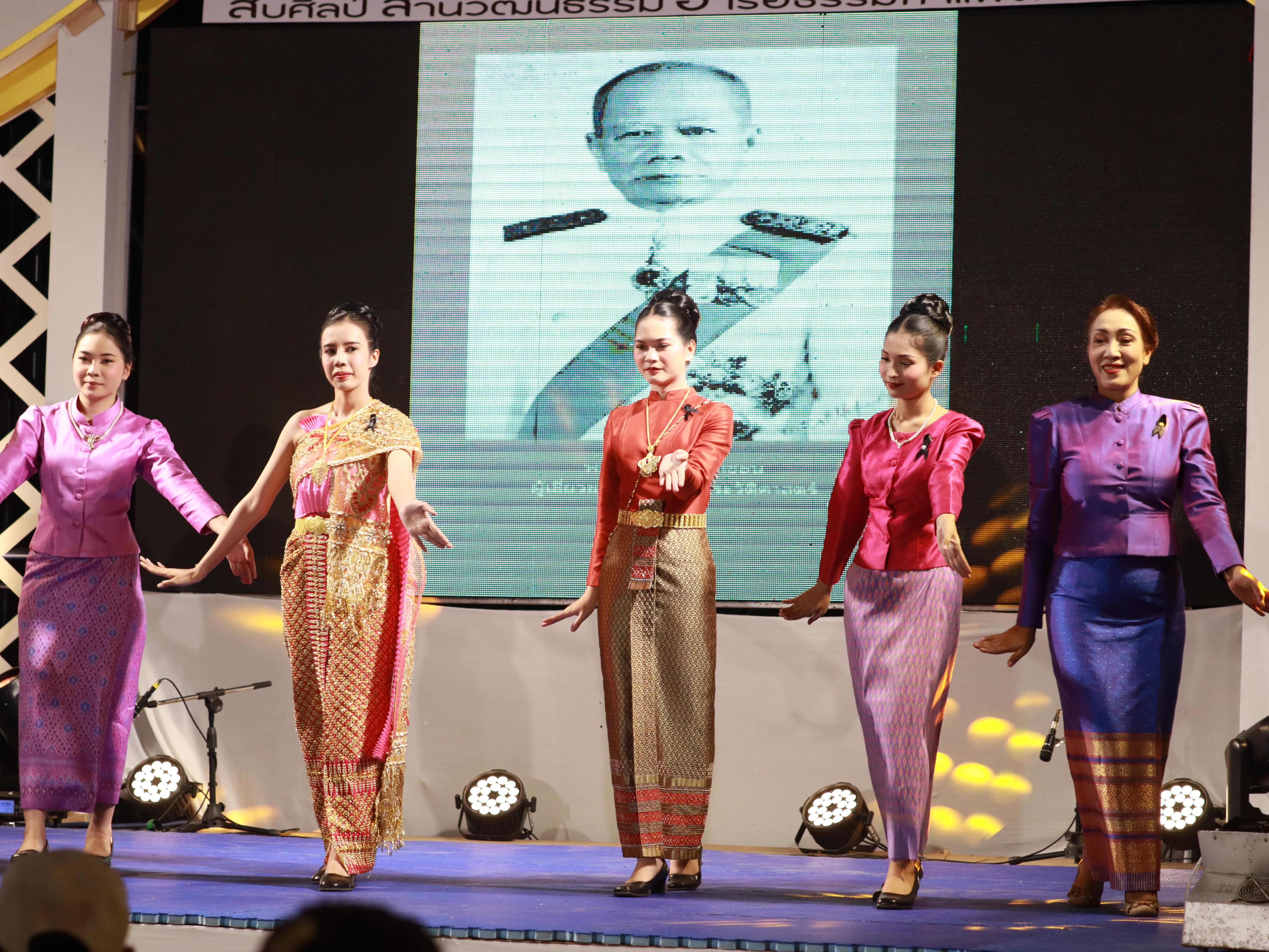 12. นักศึกษา คณะพยาบาลศาสตร์ ชั้น ปีที่ 1 ร่วมทำการแสดง ในงานประเพณีนบพระ-เล่นเพลง และงานกาชาดจังหวัดกำแพงเพชร ประจำปี 2569