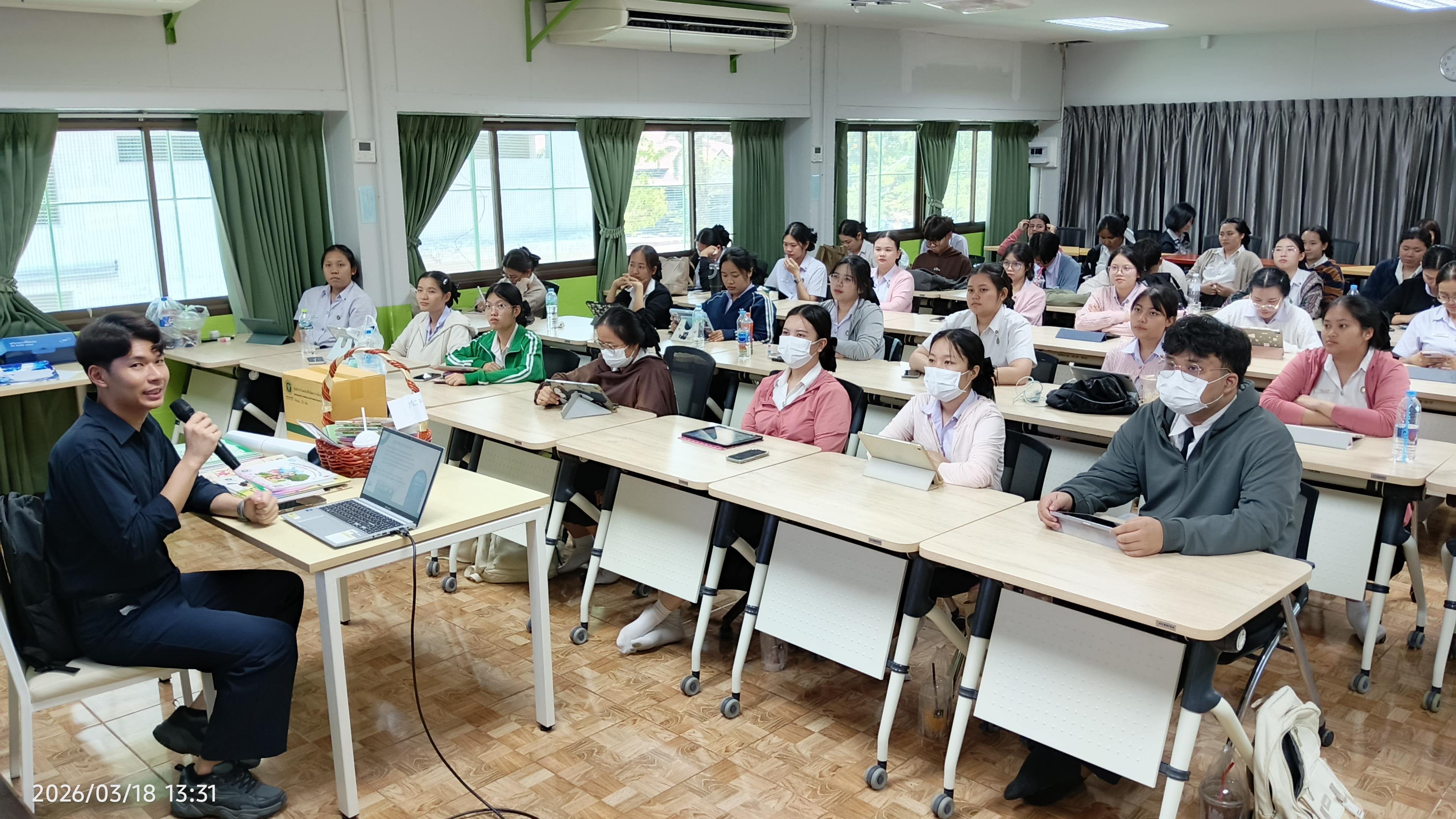 4. ศูนย์อนามัยที่ 3 นครสวรรค์ มาประชาสัมพันธ์ ให้ความรู้ โครงการ 9 ย่างเพื่อสร้างลูก แก่ นักศึกษาชั้นปีที่ 3