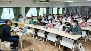 4. ศูนย์อนามัยที่ 3 นครสวรรค์ มาประชาสัมพันธ์ ให้ความรู้ โครงการ 9 ย่างเพื่อสร้างลูก แก่ นักศึกษาชั้นปีที่ 3