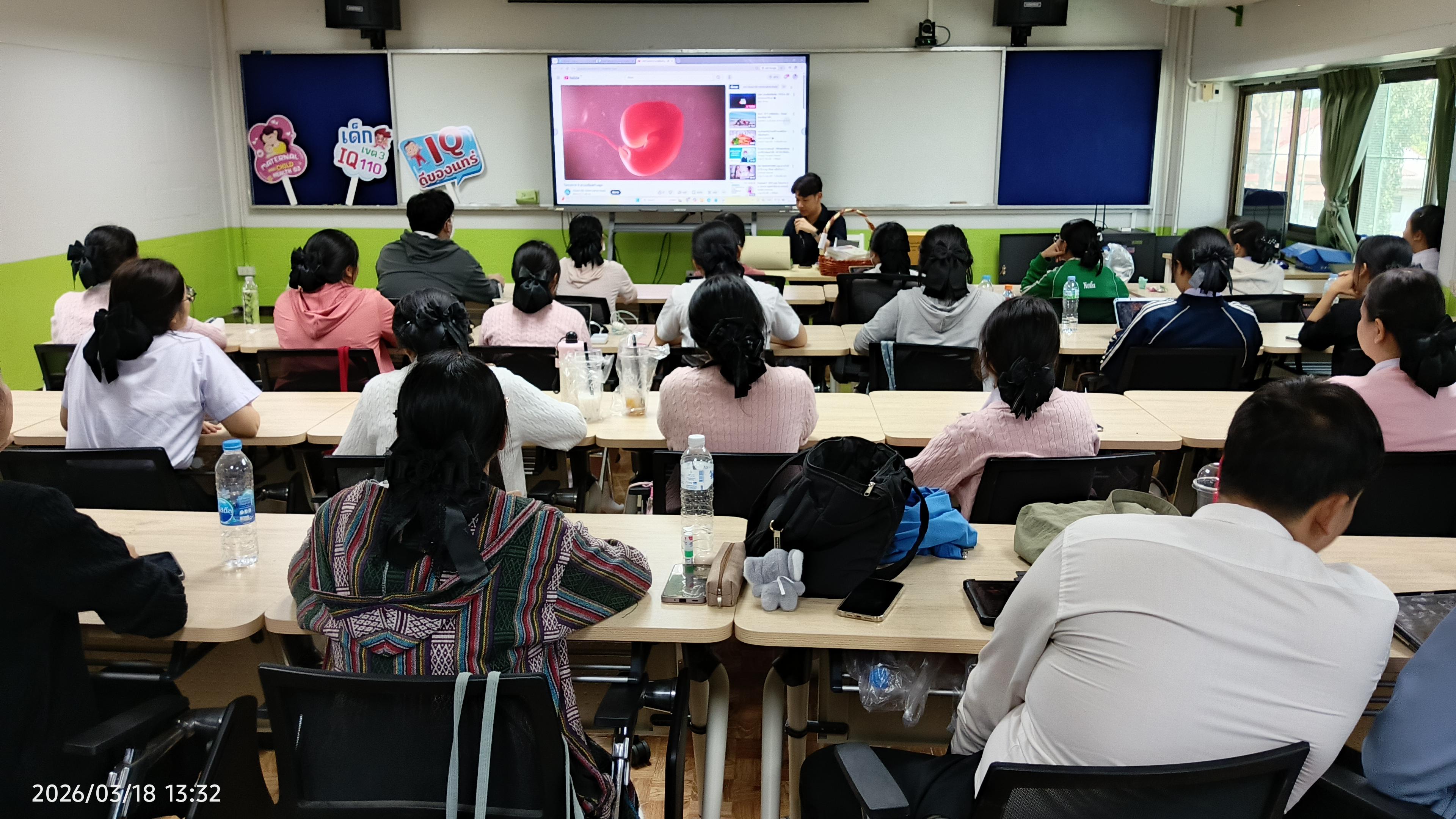 6. ศูนย์อนามัยที่ 3 นครสวรรค์ มาประชาสัมพันธ์ ให้ความรู้ โครงการ 9 ย่างเพื่อสร้างลูก แก่ นักศึกษาชั้นปีที่ 3