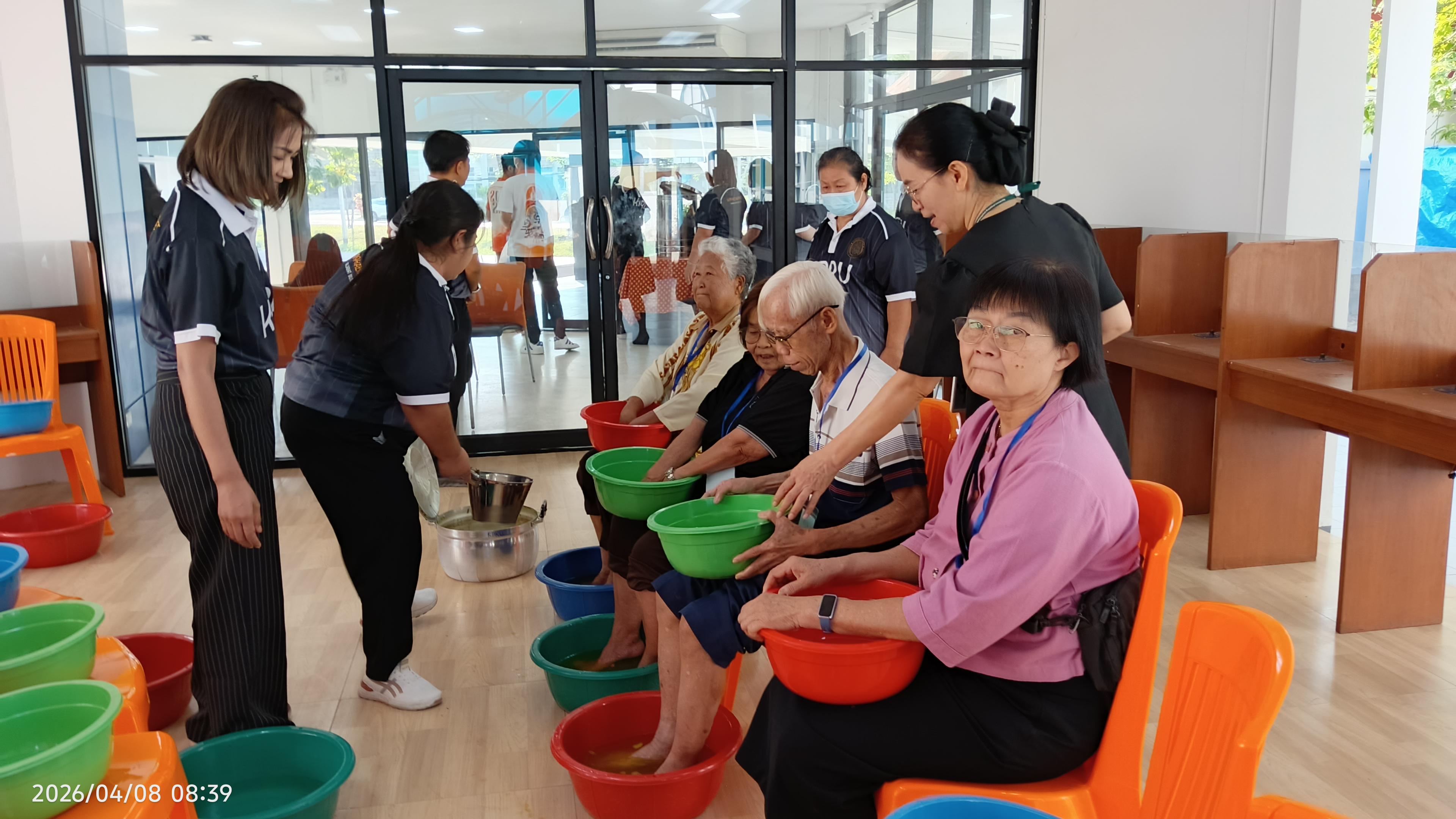 10. กิจกรรมส่งเสริมและดูแลสุขภาพผู้สูงอายุ