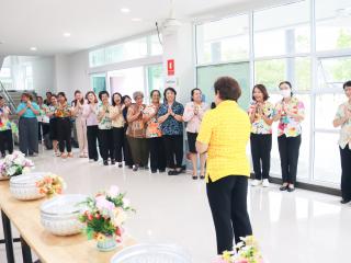 2. ประเพณีสงกรานต์ รดน้ำดำหัว ผู้บริหาร คณะอาจารย์ พยาบาลศาสตร์