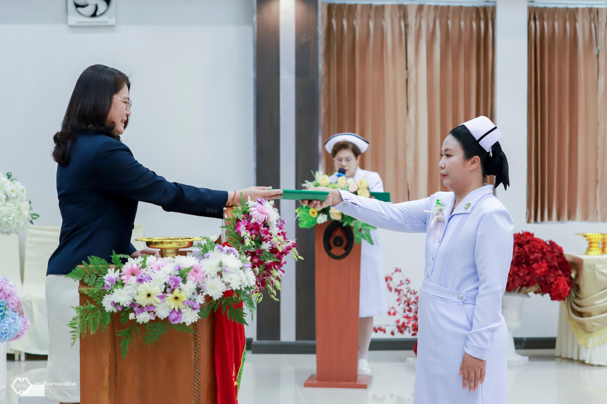 17. พิธีสำเร็จการศึกษา หลักสูตรประกาศนียบัตรผู้ช่วยพยาบาล รุ่นที่ 3