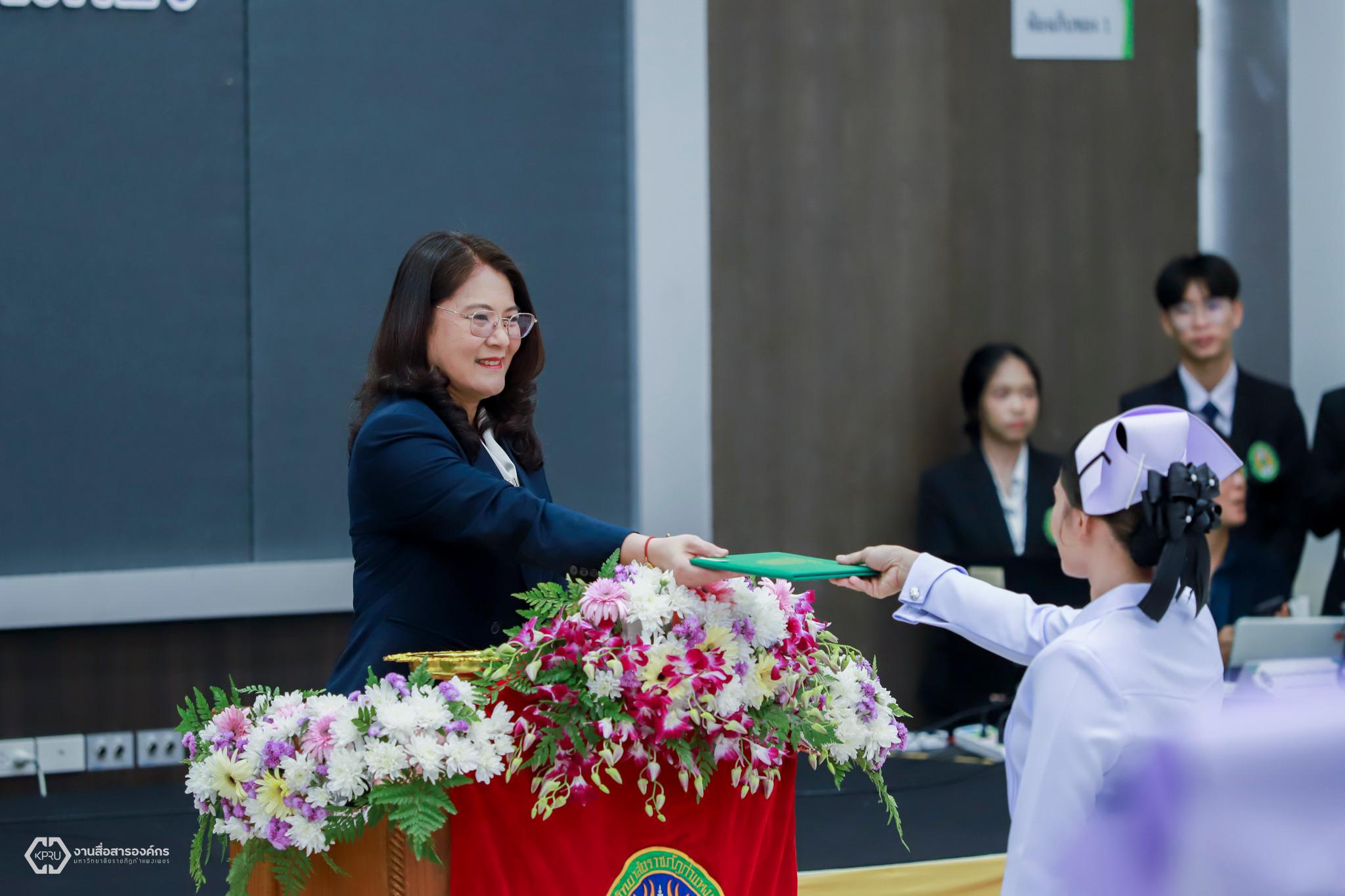 18. พิธีสำเร็จการศึกษา หลักสูตรประกาศนียบัตรผู้ช่วยพยาบาล รุ่นที่ 3