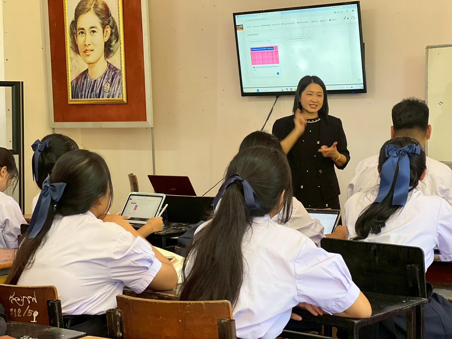 6. การแนะนำหลักสูตรเชื่อมโยงคณะพยาบาล มหาวิทยาลัยราชภัฏกำแพงเพชรและโรงเรียนเฉลิมพระเกียรติสมเด็จพระศรีนครินทร์ กำแพงเพชร ในพระราชูปถัมภ์สมเด็จพระเทพรัตนราชสุดาฯ สยามบรมราชกุมารี