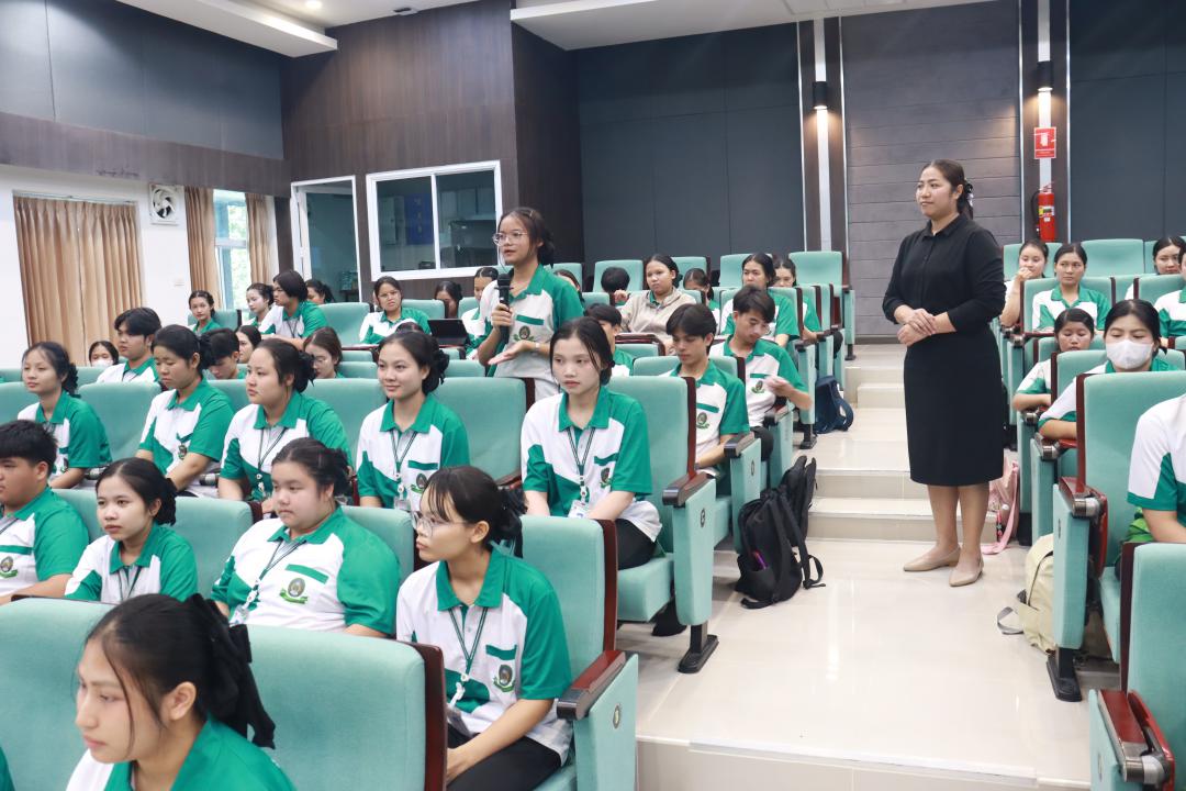 10. กิจกรรมบ่มเพาะอัตลักษณ์ที่พึงประสงค์ในวิชาชีพพยาบาล เสริมสร้างคุณลักษณะนักศึกษาสู่การเป็นพยาบาลวิชาชีพที่มีคุณภาพ