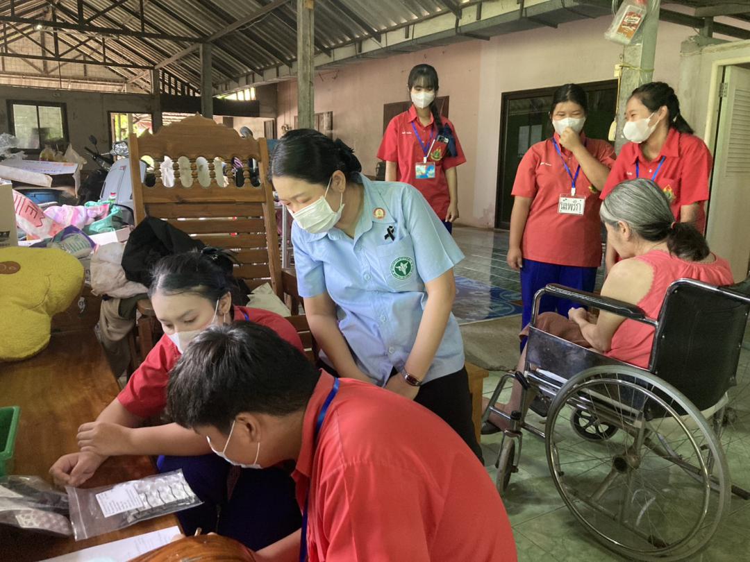 33. การเรียนและฝึกอบรมเพื่อเก็บสะสมหน่วยกิต (Credit Bank) ในรายวิชาการช่วยเหลือดูแลสุขภาพบุคคลที่บ้านและชุมชน ซึ่งเชื่อมโยงกับการเรียนรู้ผ่านระบบ KPRU MOOC