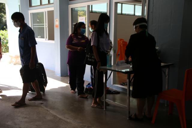 4. รับนักศึกษาเข้าหอพัก